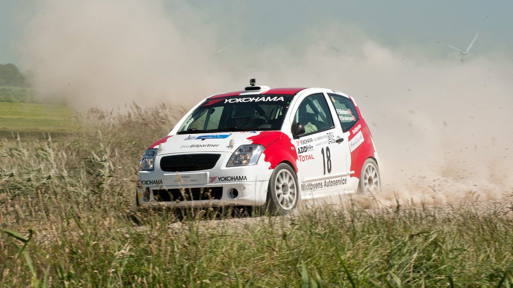 Frank Nielsen og Per Brodersen på den støvede grus prøve i St. Darum Enge
(Foto: ralllypics.dk – Viggo Johansen)